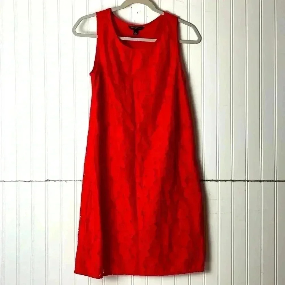 Banana Republic Red lace cut out dress size 8 Zippered side closure. Date work